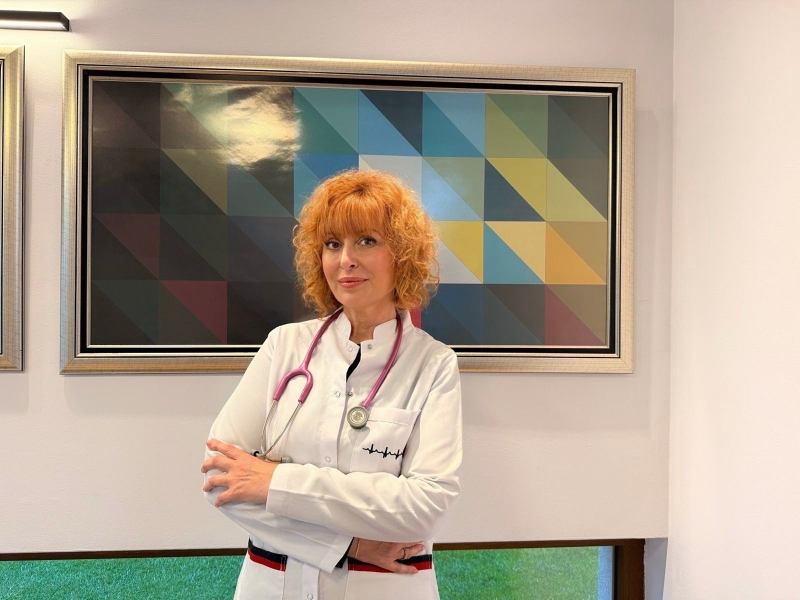 Д-р Дончева в кабинета си